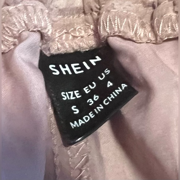 NWOT SHEIN 4 piece bundle. 2 holiday tshirts & 2 pastel color skirts (size 4/s) - Picture 15 of 15